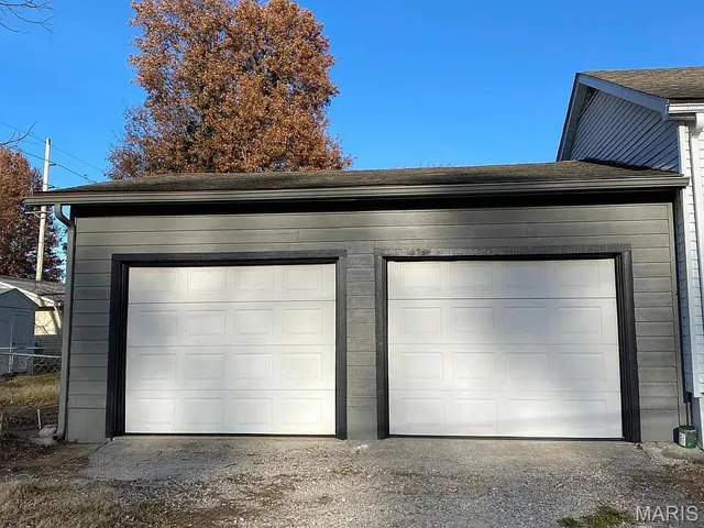 $1,200 | 1201 North Charles Street, Belleville, IL 62221