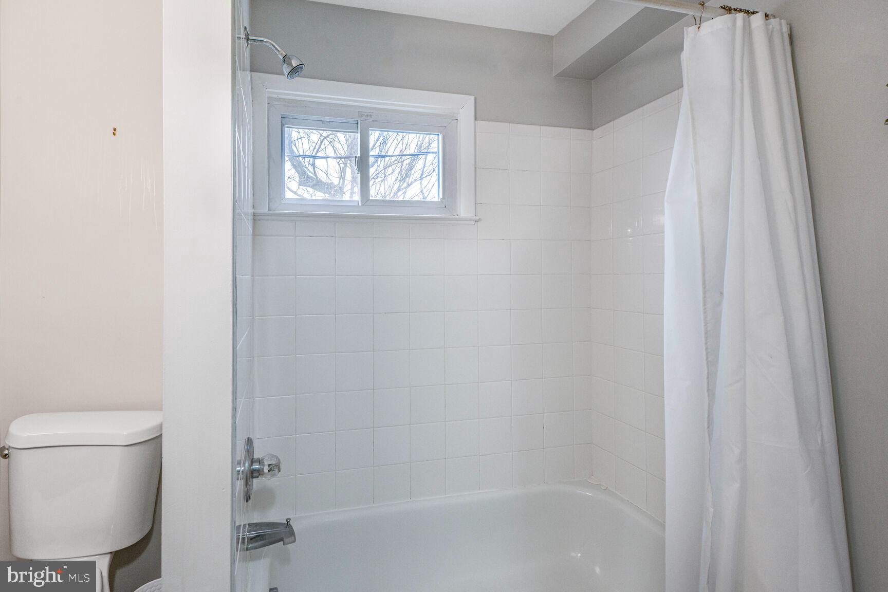 38 Pleasant Street Annapolis, MD 21401 - Photo 20 of 22 a bathroom with a toilet and a shower