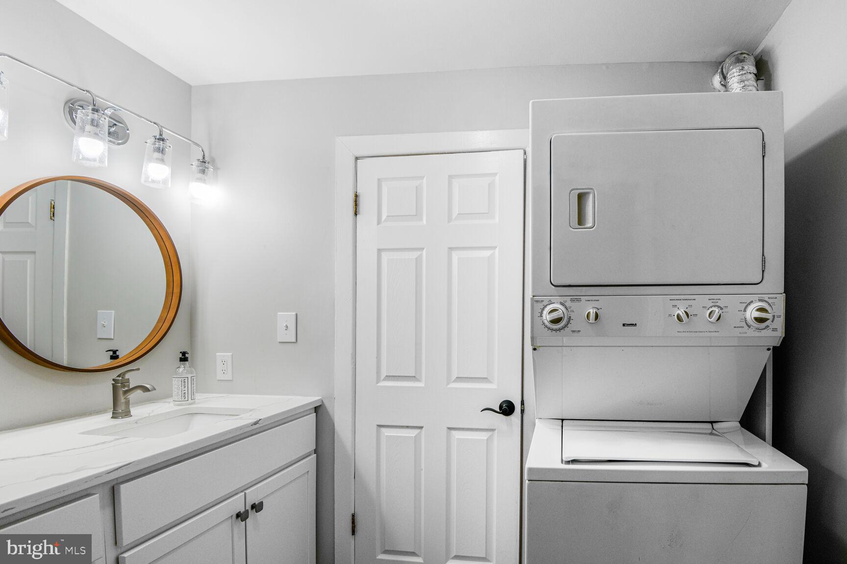 38 Pleasant Street Annapolis, MD 21401 - Photo 21 of 22 a bathroom with a granite countertop toilet sink and mirror