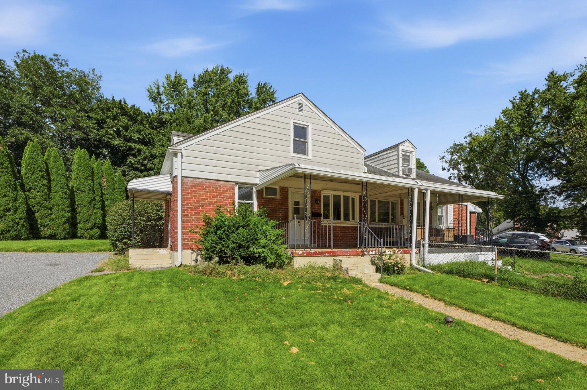 906 Kingsman Road Upper Chichester, PA 19061 - Photo 2 of 30 Gallery Image 2