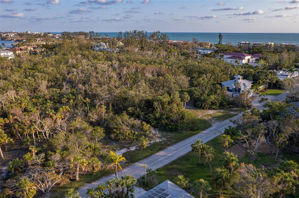 560 Gulf Bay Road Longboat Key, FL 34228 - Photo 16 of 38