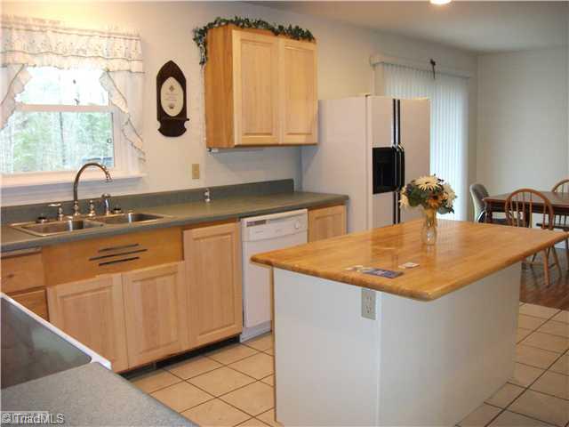 159 Foster Road Mocksville, NC 27028 - Photo 4 of 16 Kitchen.