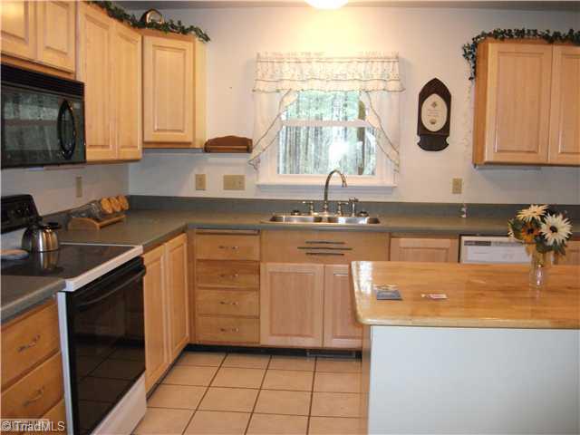 159 Foster Road Mocksville, NC 27028 - Photo 5 of 16 Kitchen.