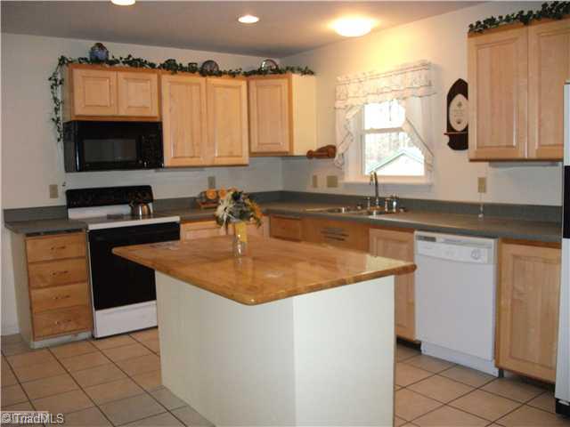 159 Foster Road Mocksville, NC 27028 - Photo 6 of 16 Kitchen.