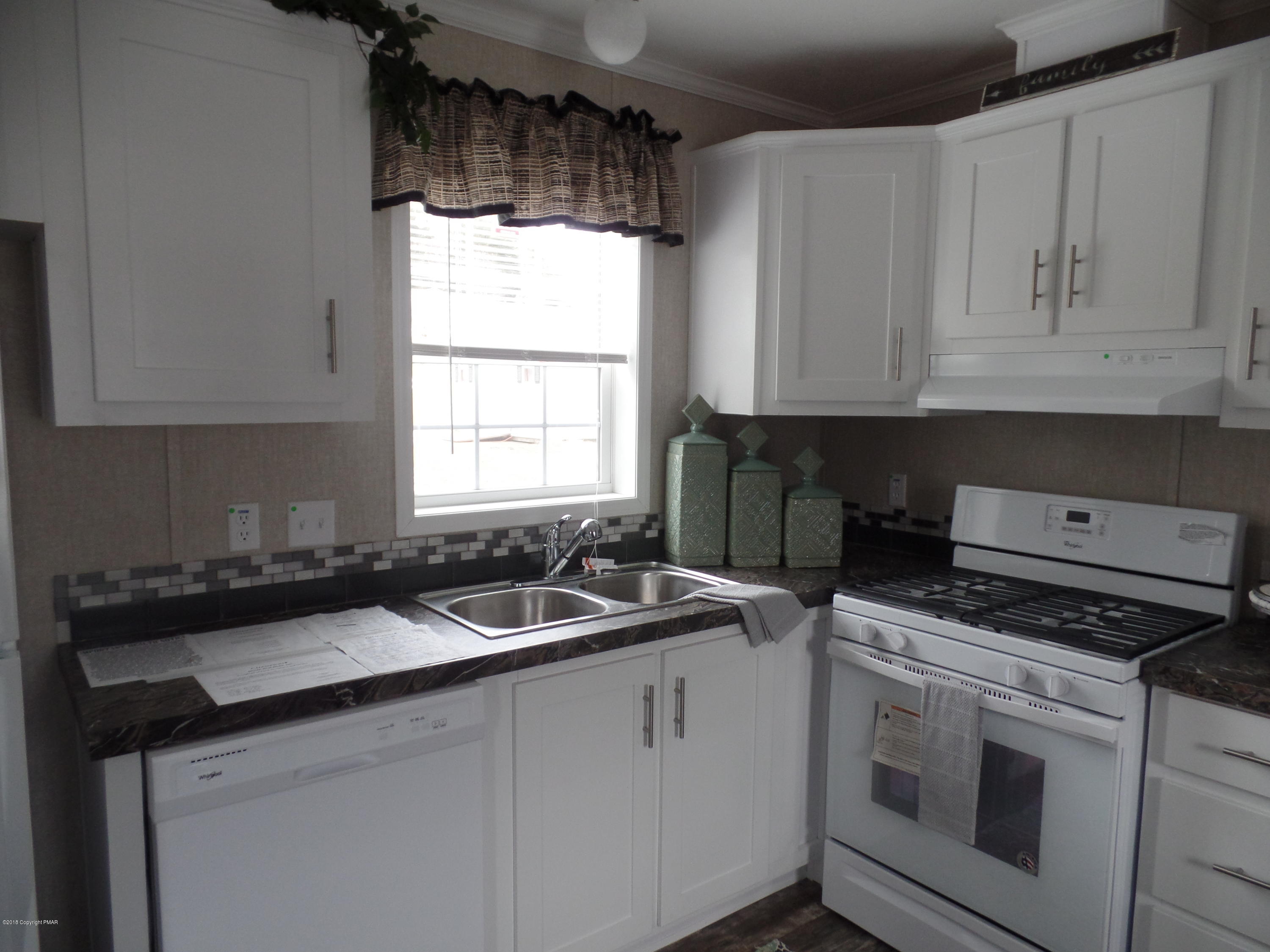 14 Chestnut Ridge Circle Kunkletown, PA 18058 - Photo 7 of 31 Kitchen