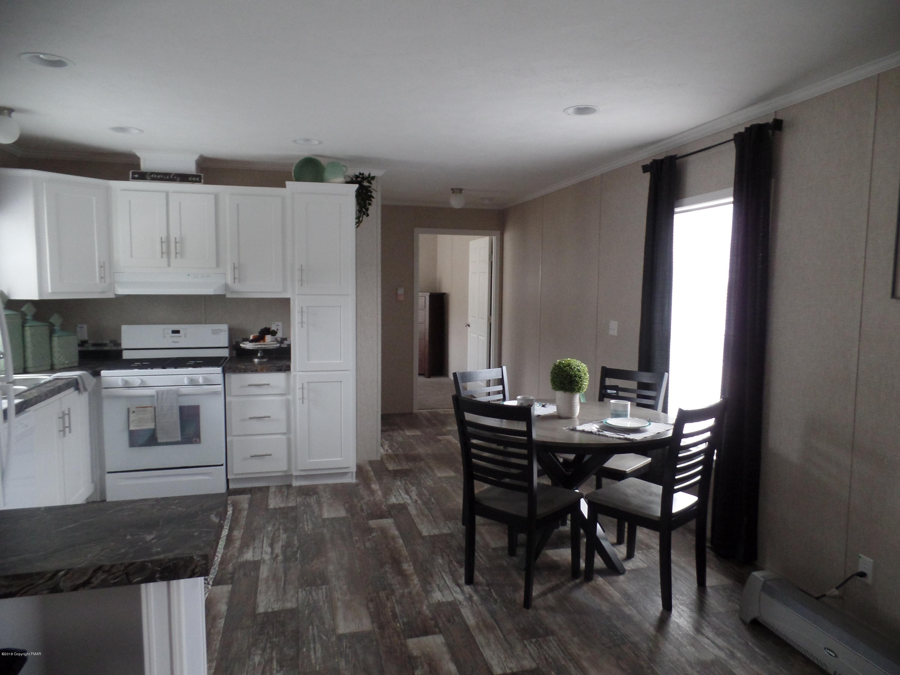 14 Chestnut Ridge Circle Kunkletown, PA 18058 - Photo 9 of 31 Kitchen Dining