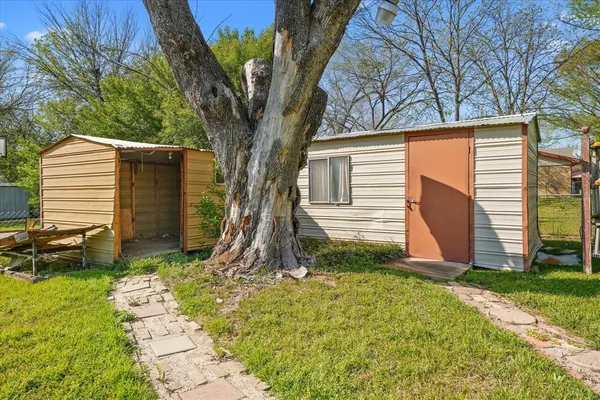 $1,950 | 3229 Oak Timber Drive, Forest Hill, TX 76119