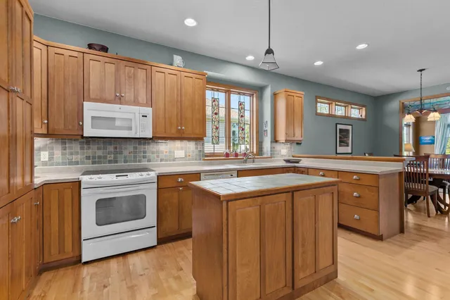 $499,900 | 924 Pondview Court, Appleton, WI 54913