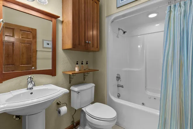 $499,900 | 924 Pondview Court, Appleton, WI 54913