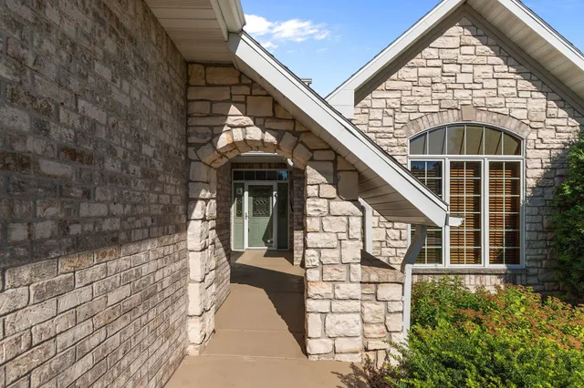 $499,900 | 924 Pondview Court, Appleton, WI 54913