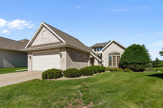 $499,900 | 924 Pondview Court, Appleton, WI 54913