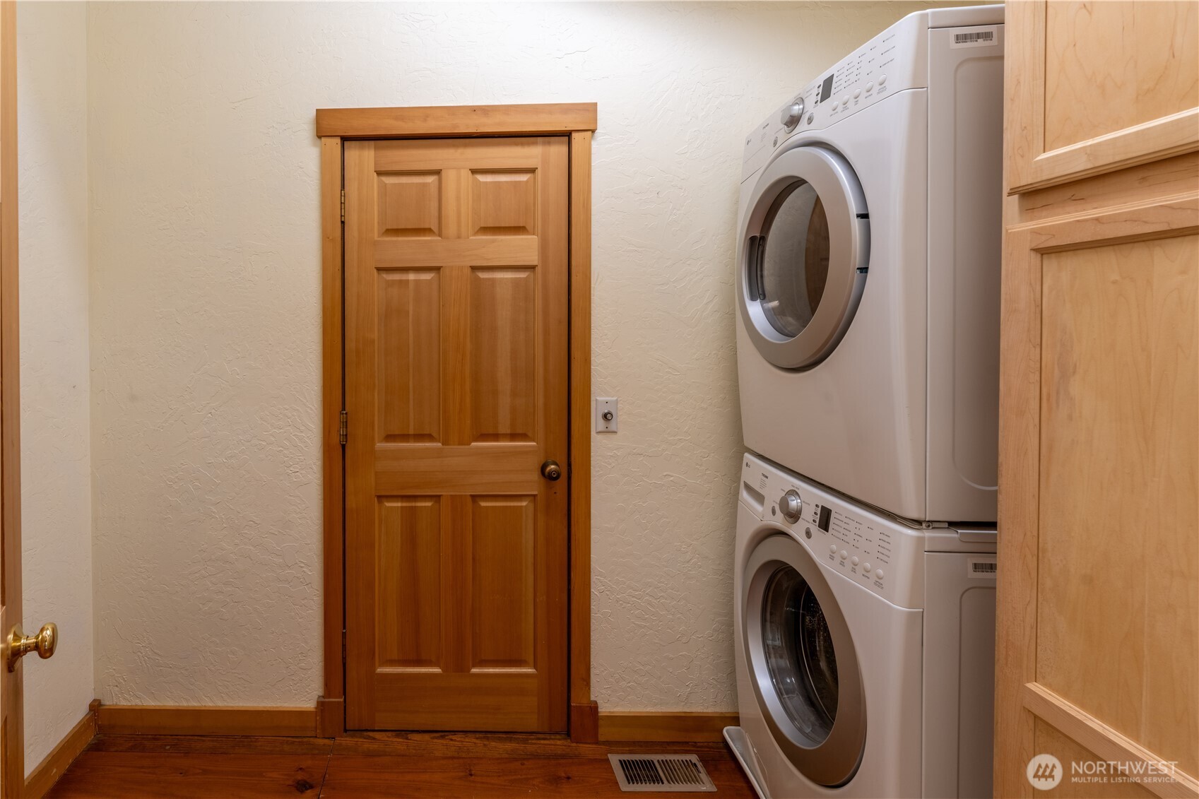 182 Sunset Place Sequim, WA 98382 - Photo 17 of 18 a utility room with dryer and washer