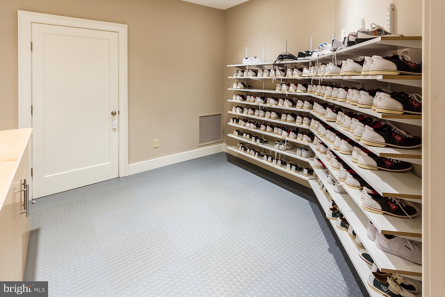 628 Windsock Way Moorestown, NJ 08057 - Photo 16 of 50 a view of an empty room