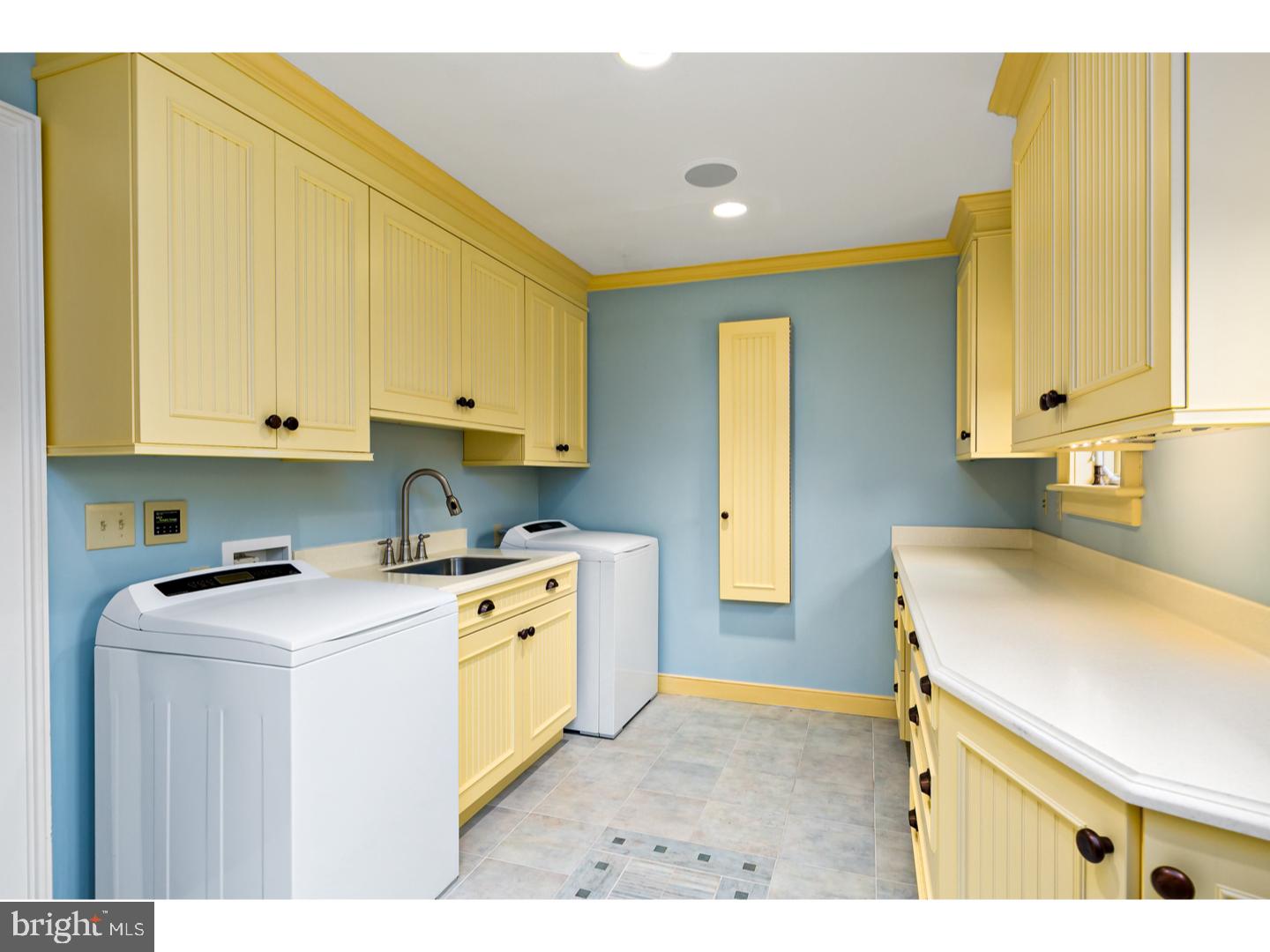 628 Windsock Way Moorestown, NJ 08057 - Photo 36 of 50 a kitchen with a sink a stove and cabinets