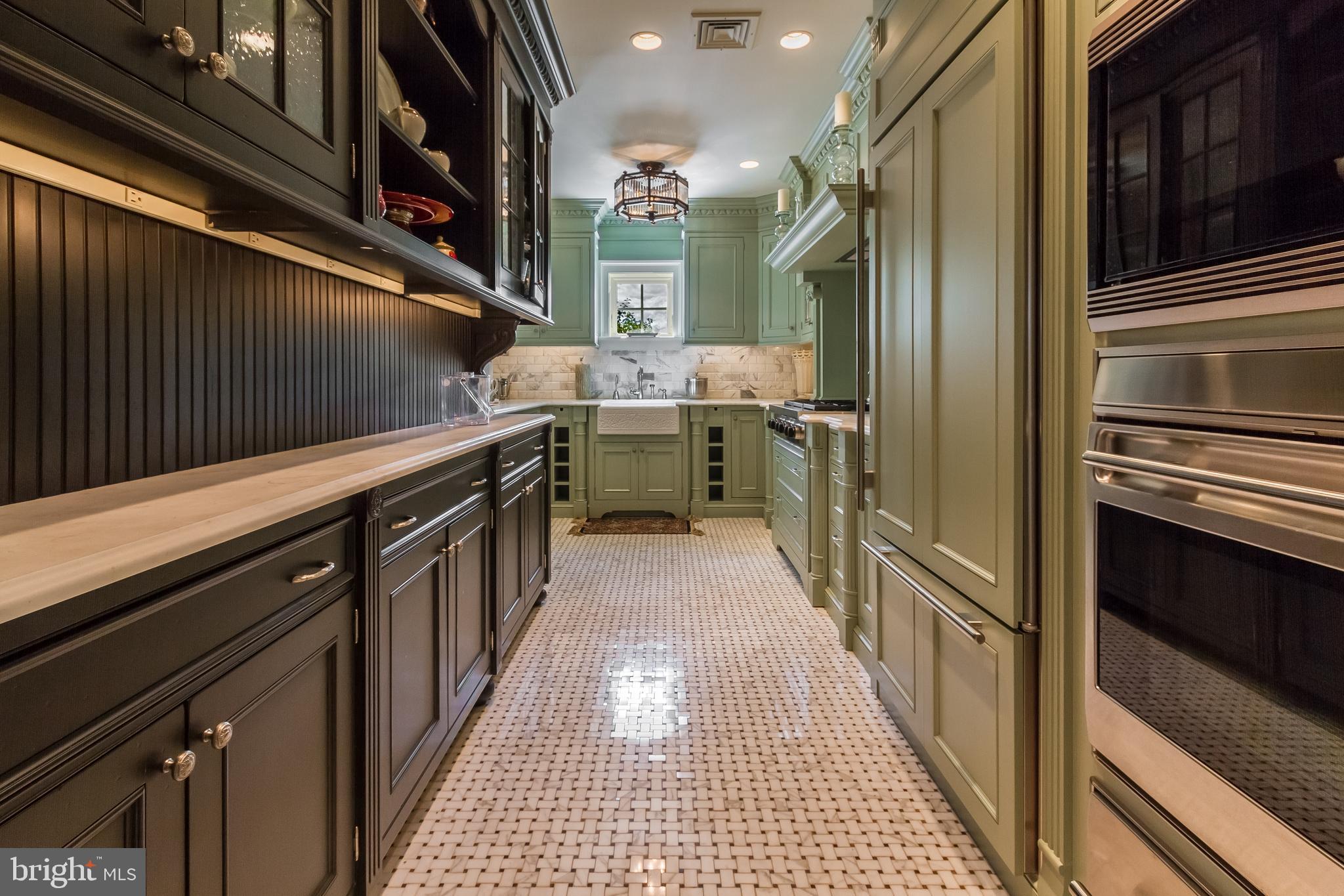 628 Windsock Way Moorestown, NJ 08057 - Photo 4 of 50 a bathroom with a sink a mirror and a shower