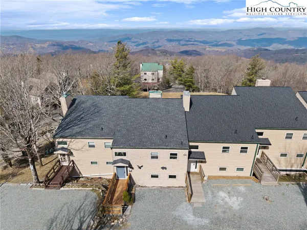 $319,900 | 101 Courtside Lane, Unit A2, Beech Mountain, NC 28604