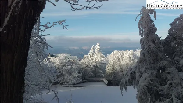 $319,900 | 101 Courtside Lane, Unit A2, Beech Mountain, NC 28604