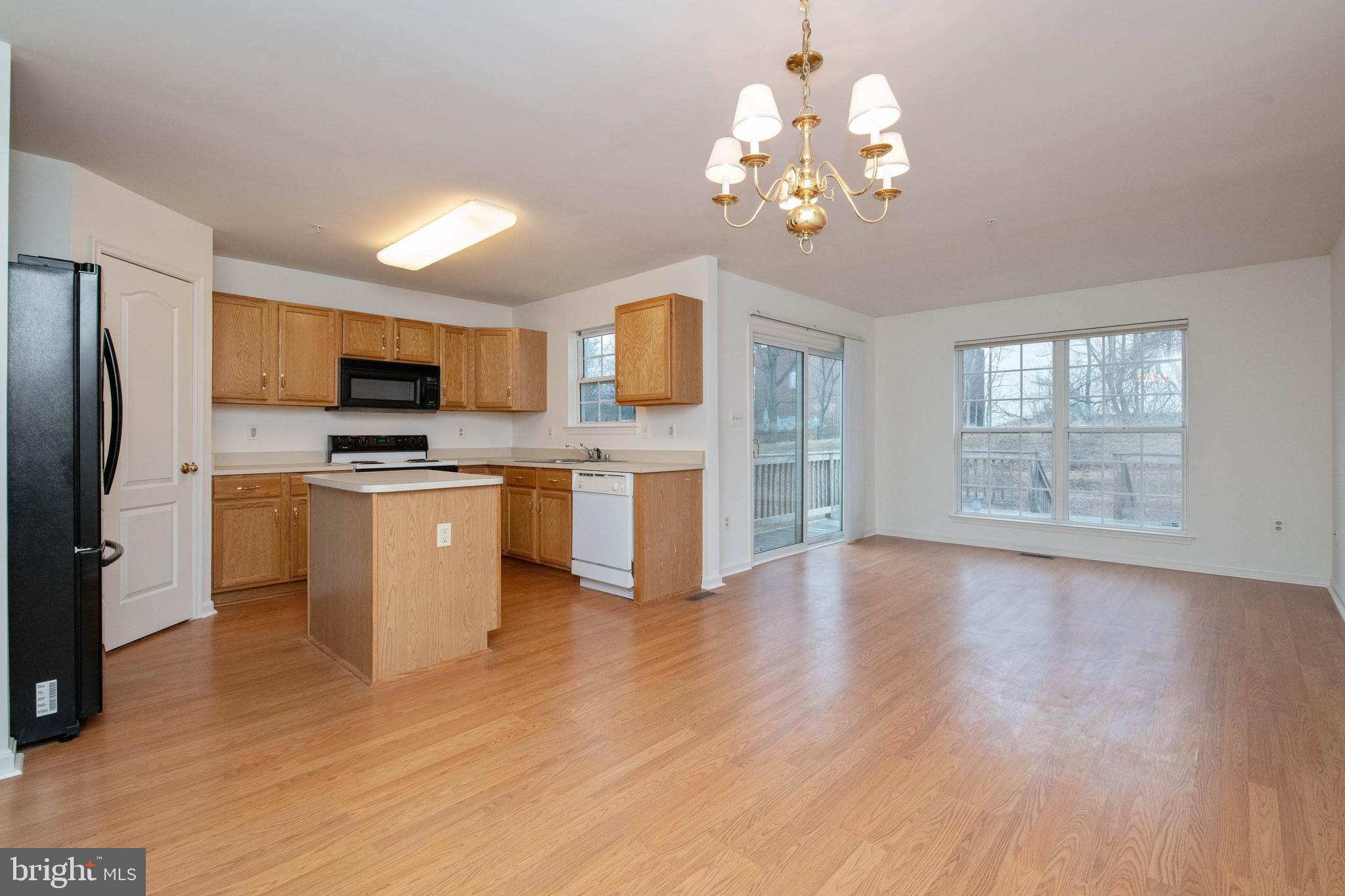 207 Pidco Road Reisterstown, MD 21136 - Photo 8 of 36 Kitchen has bump out sitting room