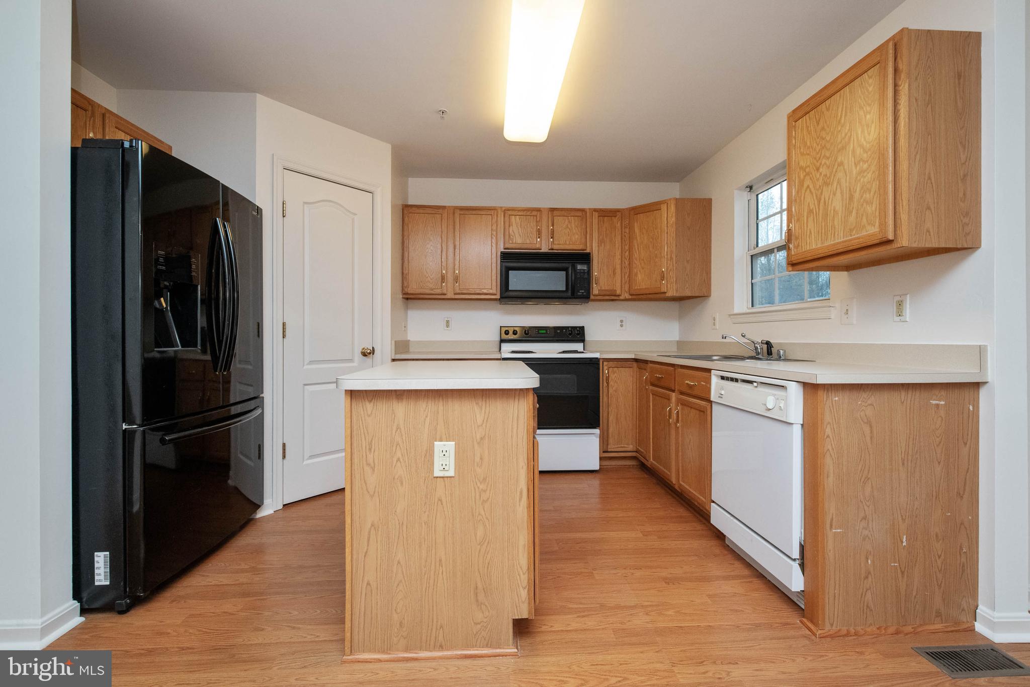 207 Pidco Road Reisterstown, MD 21136 - Photo 9 of 36 Kitchen with huge pantry