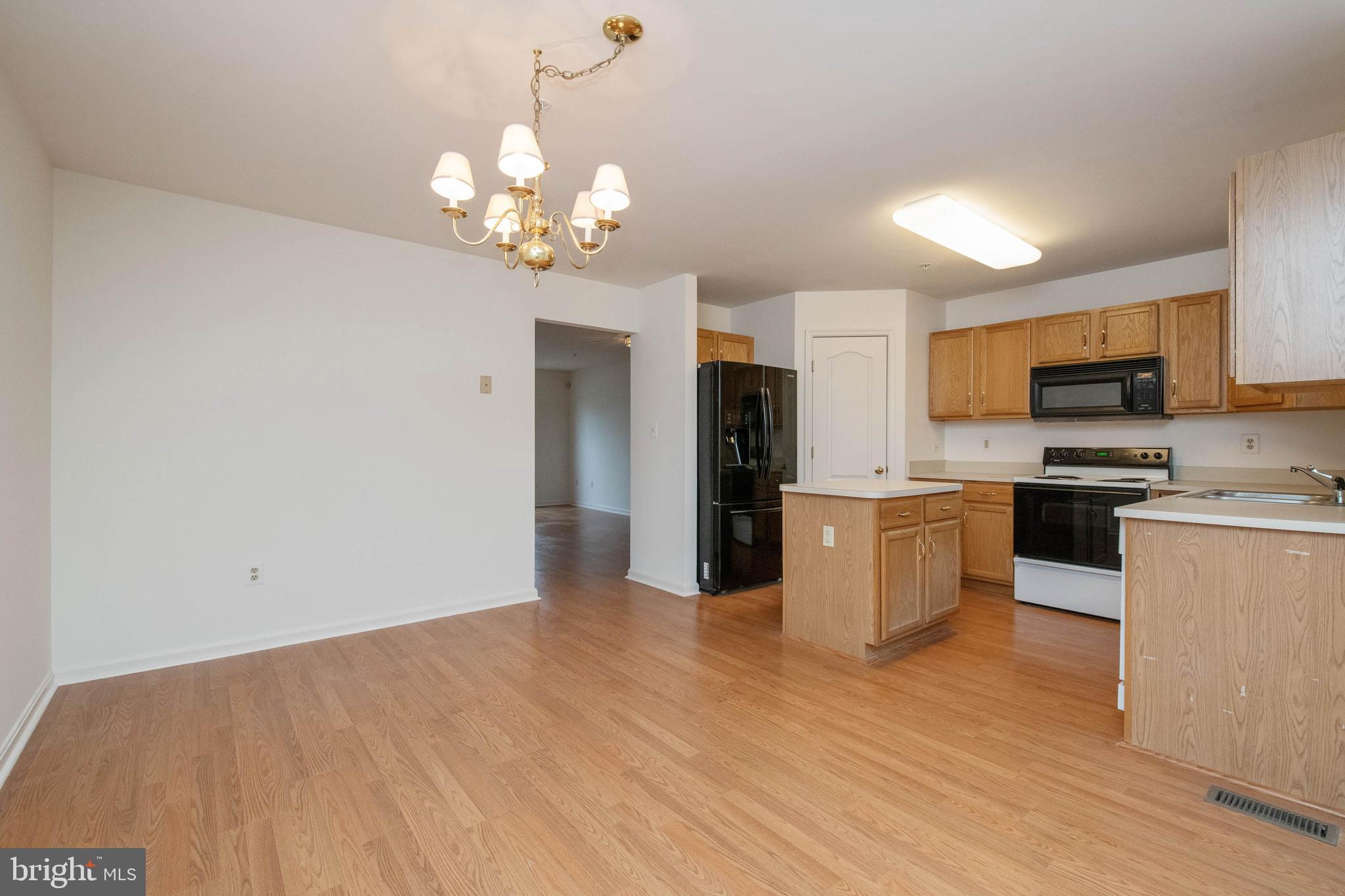 207 Pidco Road Reisterstown, MD 21136 - Photo 10 of 36 Table space in kitchen