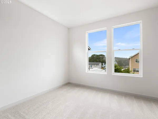 $359,900 | 305 Southeast Jetty Avenue, Unit B, Lincoln City, OR 97367