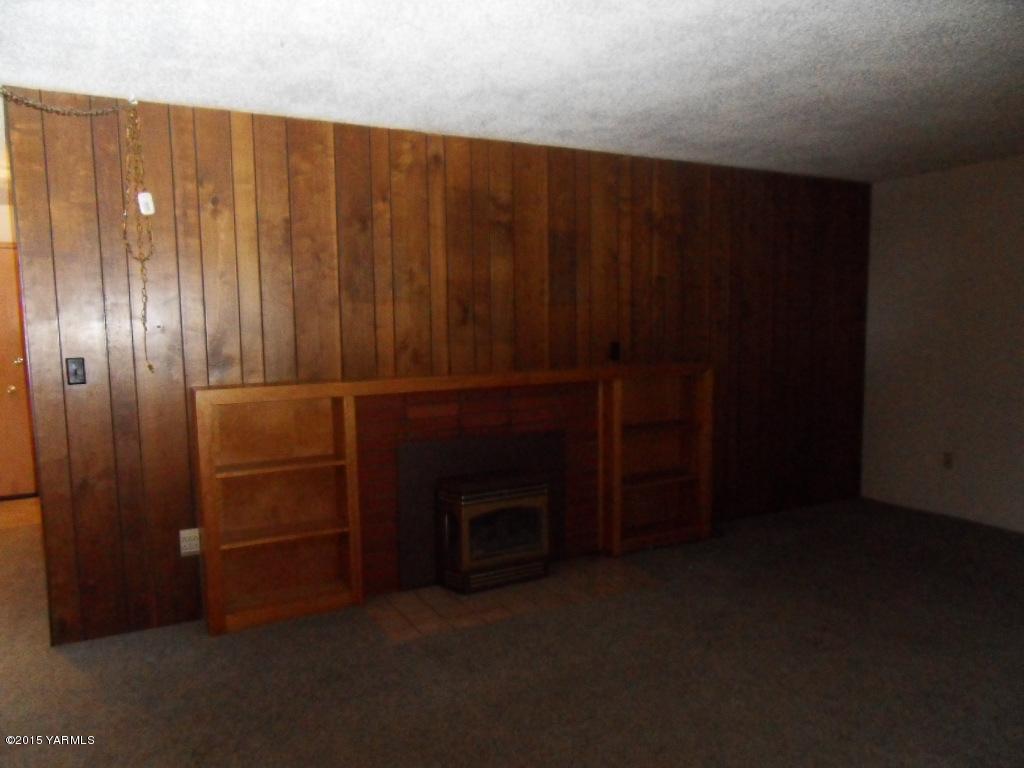 14661 Rutherford Road Yakima, WA 98903 - Photo 13 of 30 a view of an empty room with a fireplace