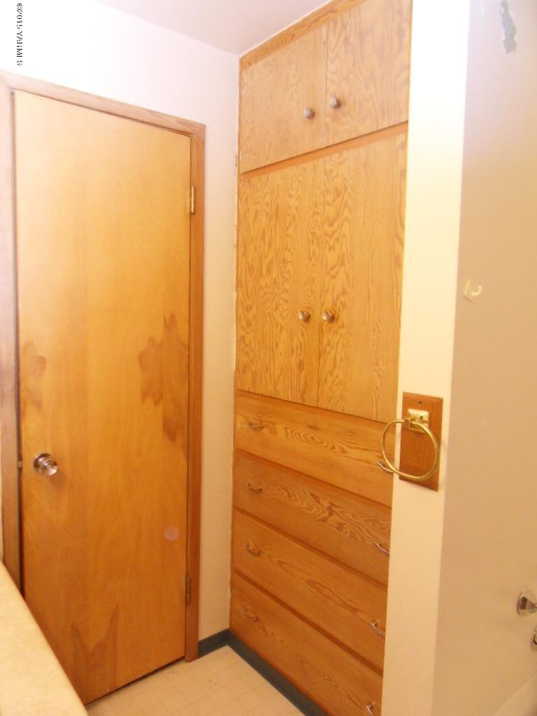 14661 Rutherford Road Yakima, WA 98903 - Photo 20 of 30 a bathroom with a shower