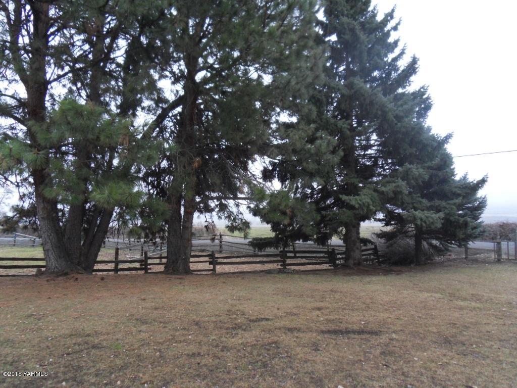 14661 Rutherford Road Yakima, WA 98903 - Photo 3 of 30 a view of outdoor space with trees