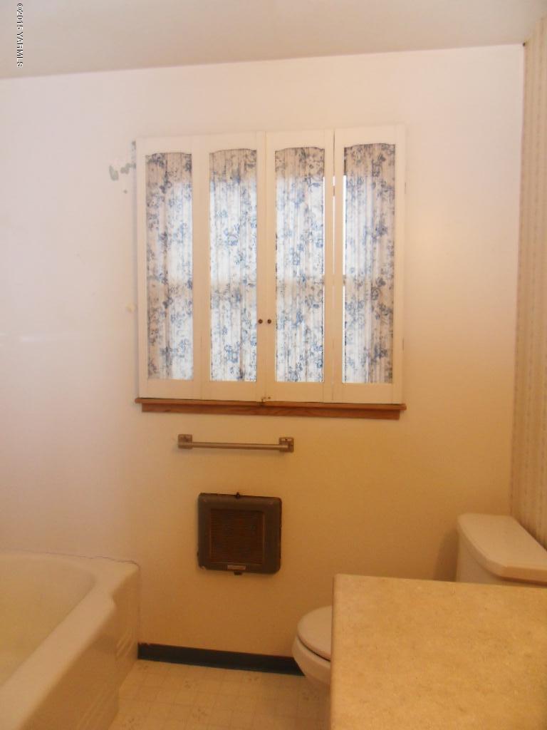 14661 Rutherford Road Yakima, WA 98903 - Photo 22 of 30 a bathroom with a toilet and a window