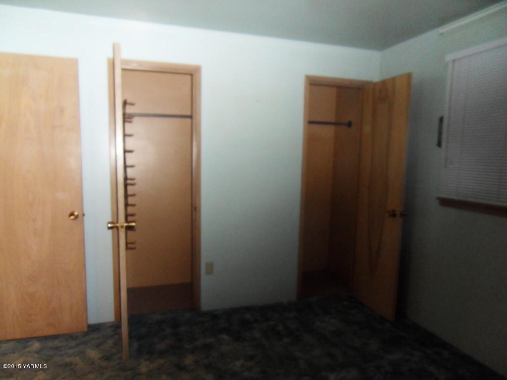 14661 Rutherford Road Yakima, WA 98903 - Photo 24 of 30 a view of closet area