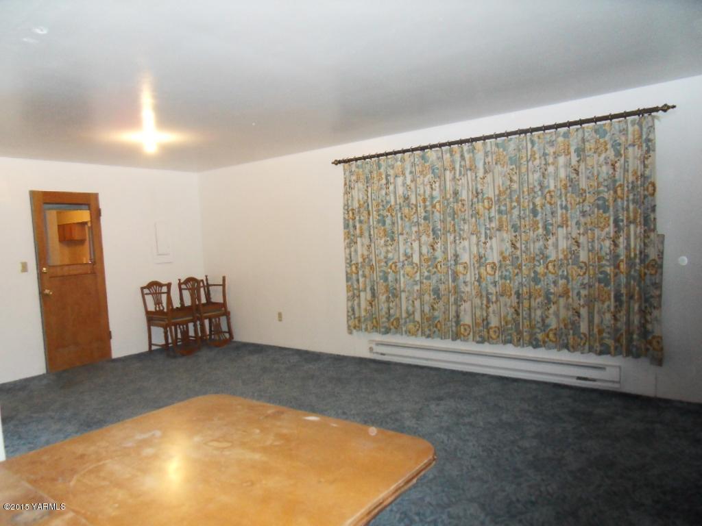 14661 Rutherford Road Yakima, WA 98903 - Photo 28 of 30 an empty room with windows