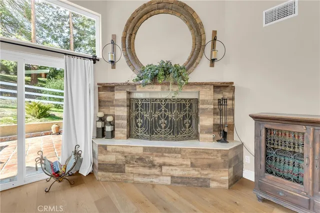 a view of entryway with a front door