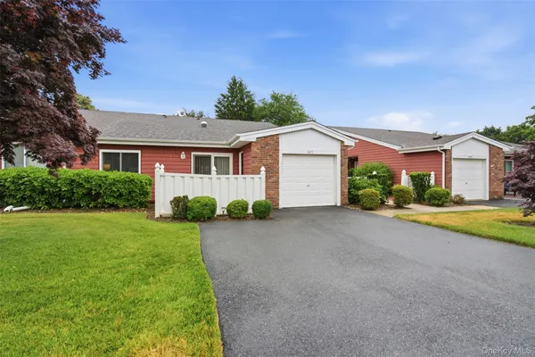 $429,000 | 606 Flair Court West, St. James, NY 11780