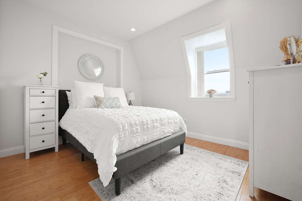 21 Worcester Square, Unit 5 Boston, MA 02118 - Photo 18 of 33 a bedroom with a bed and a window