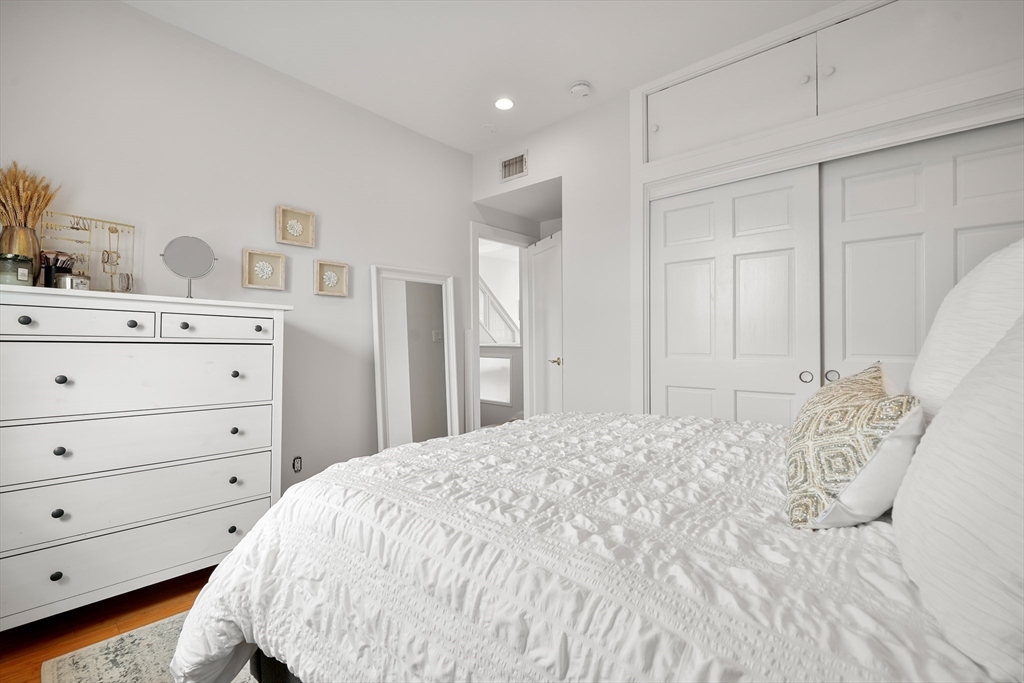 21 Worcester Square, Unit 5 Boston, MA 02118 - Photo 19 of 33 a bedroom with a bed and a dresser