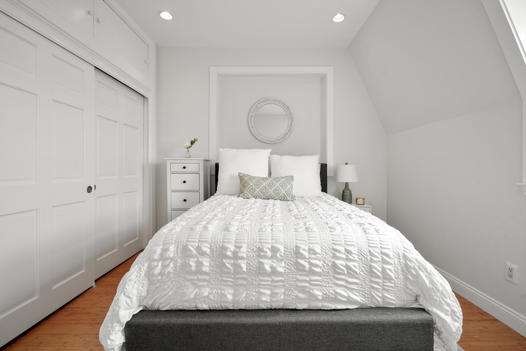 21 Worcester Square, Unit 5 Boston, MA 02118 - Photo 20 of 33 a bedroom with a bed and window