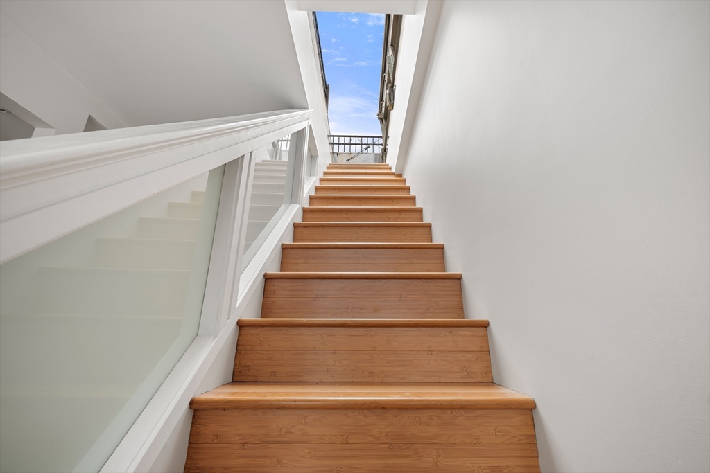 21 Worcester Square, Unit 5 Boston, MA 02118 - Photo 25 of 33 a view of entryway