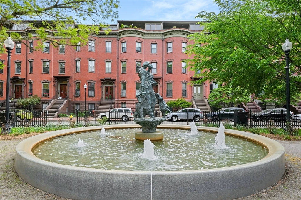 21 Worcester Square, Unit 5 Boston, MA 02118 - Photo 31 of 33 a view of fountain with a fountain in front of house