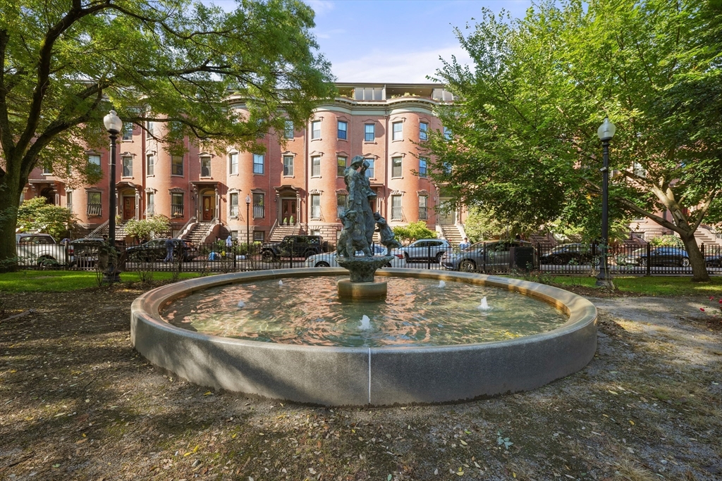21 Worcester Square, Unit 5 Boston, MA 02118 - Photo 32 of 33 a view of a water fountain in front of a building