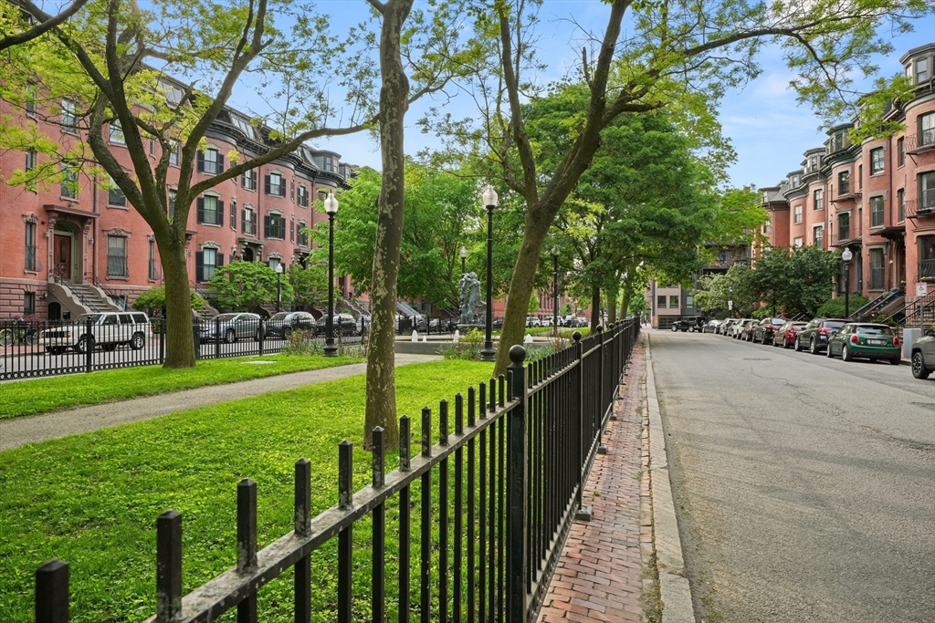 21 Worcester Square, Unit 5 Boston, MA 02118 - Photo 33 of 33 a view of a street with a houses on both side