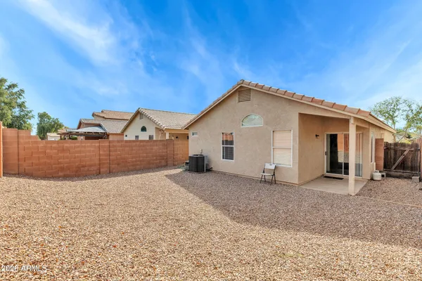a view of a house with backyard