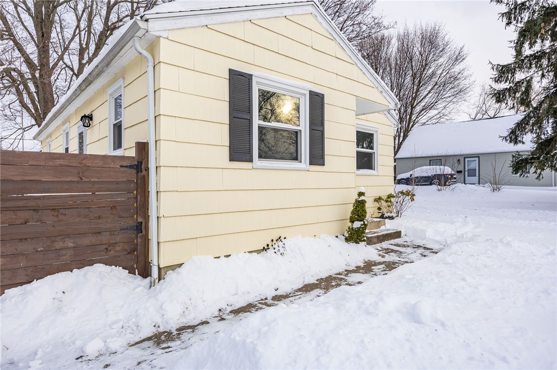 327 Estall Road Greece, NY 14616 - Photo 4 of 27