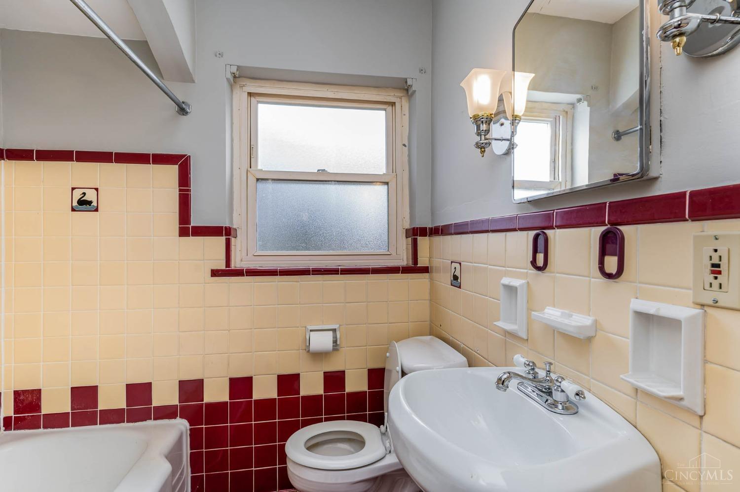 4364 North Bend Road Cincinnati, OH 45211 - Photo 12 of 22 Gallery Image 12