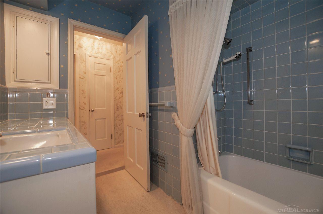611 Shoreham Road Grosse Pointe Woods, MI 48236 - Photo 26 of 43