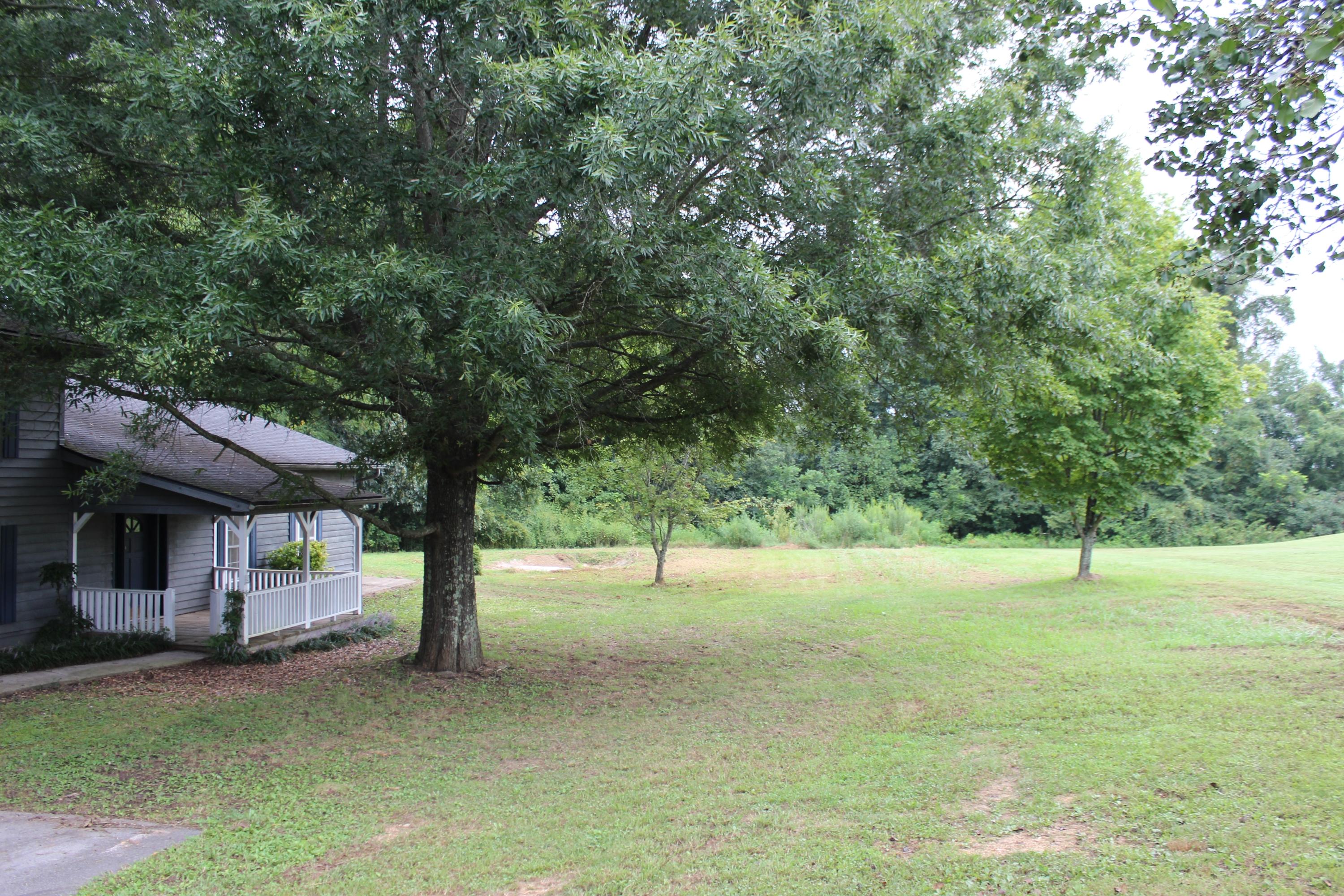 389 Peach Orchard Road Clinton, TN 37716 - Photo 2 of 20 IMG_4529