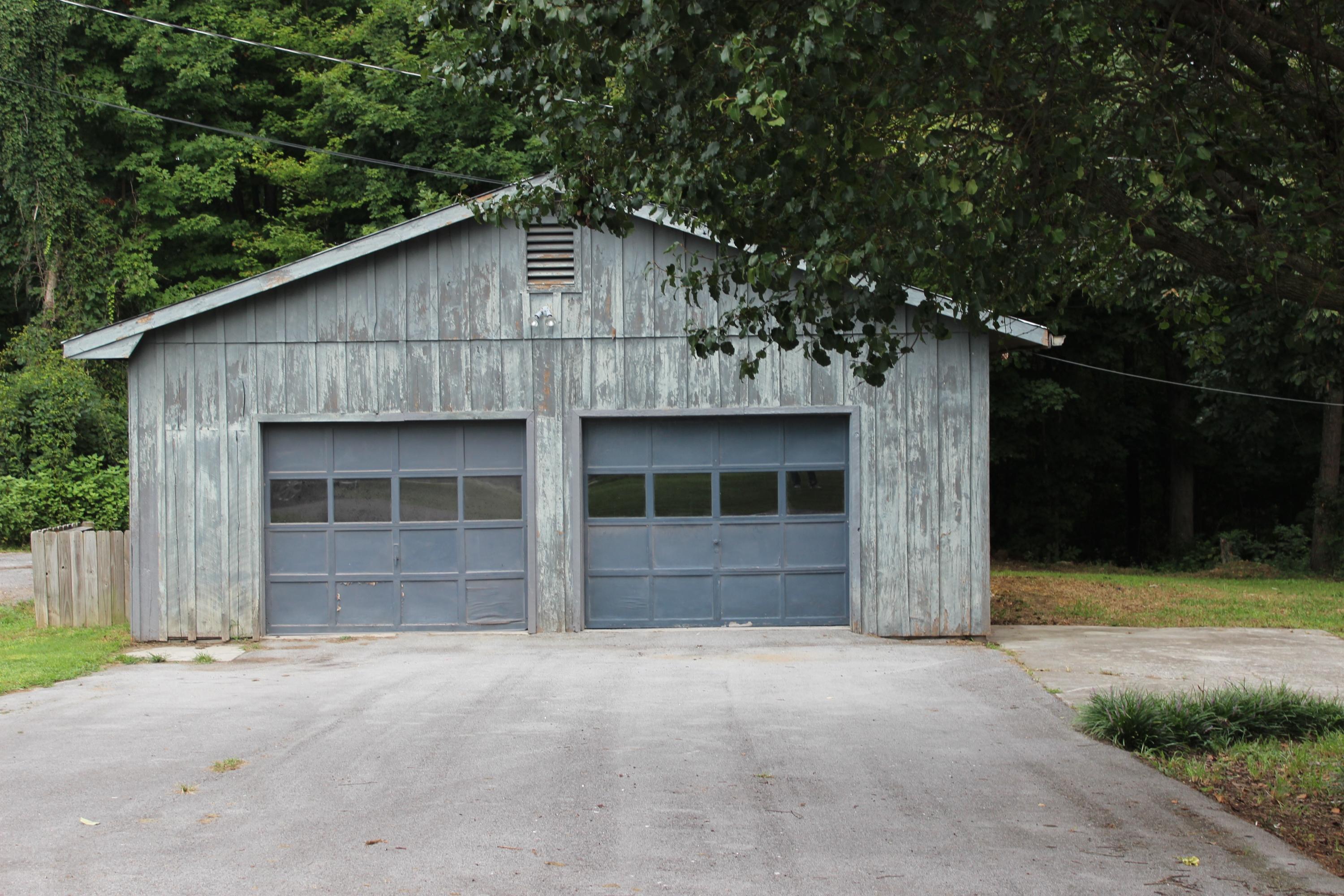 389 Peach Orchard Road Clinton, TN 37716 - Photo 3 of 20 IMG_4530