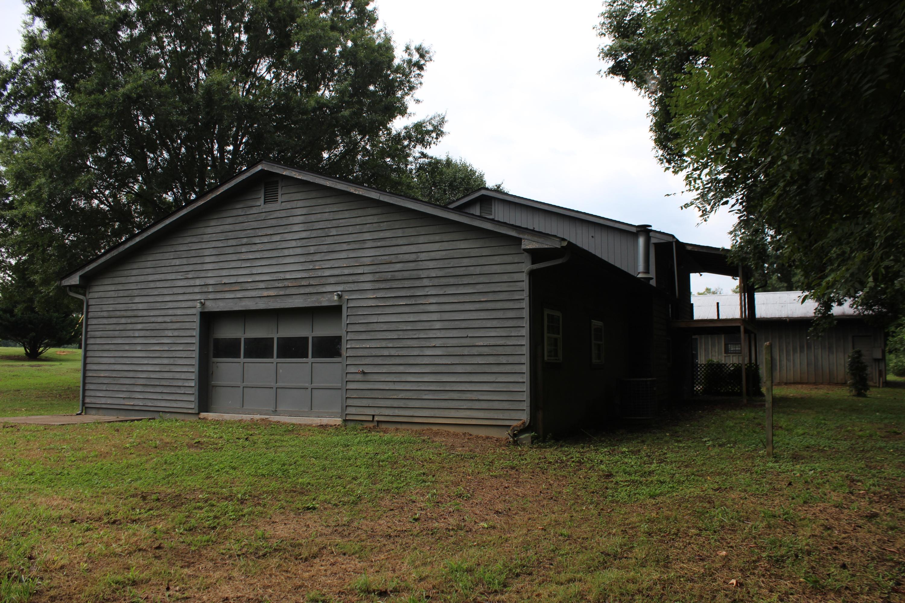 389 Peach Orchard Road Clinton, TN 37716 - Photo 6 of 20 IMG_4533