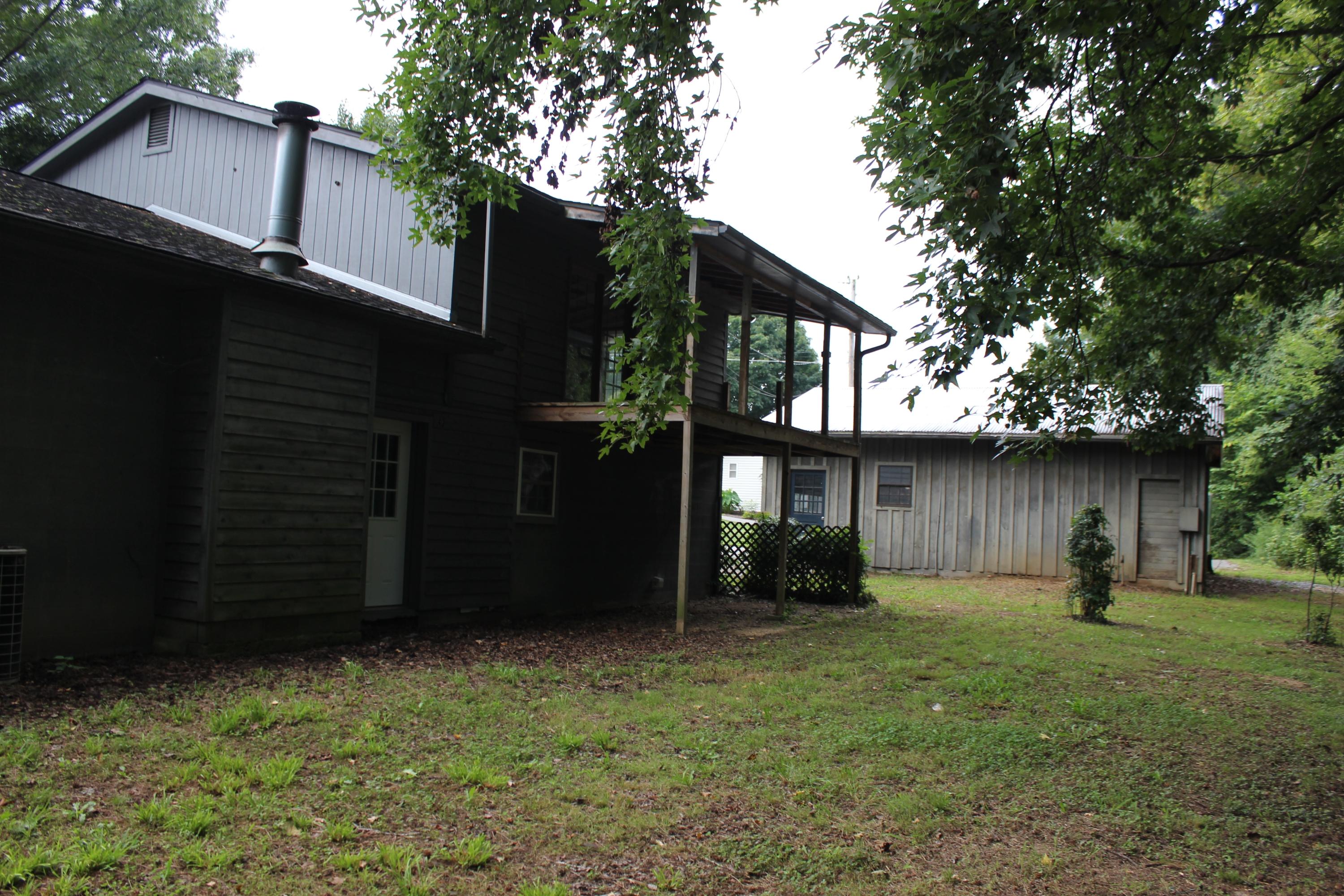 389 Peach Orchard Road Clinton, TN 37716 - Photo 7 of 20 IMG_4534