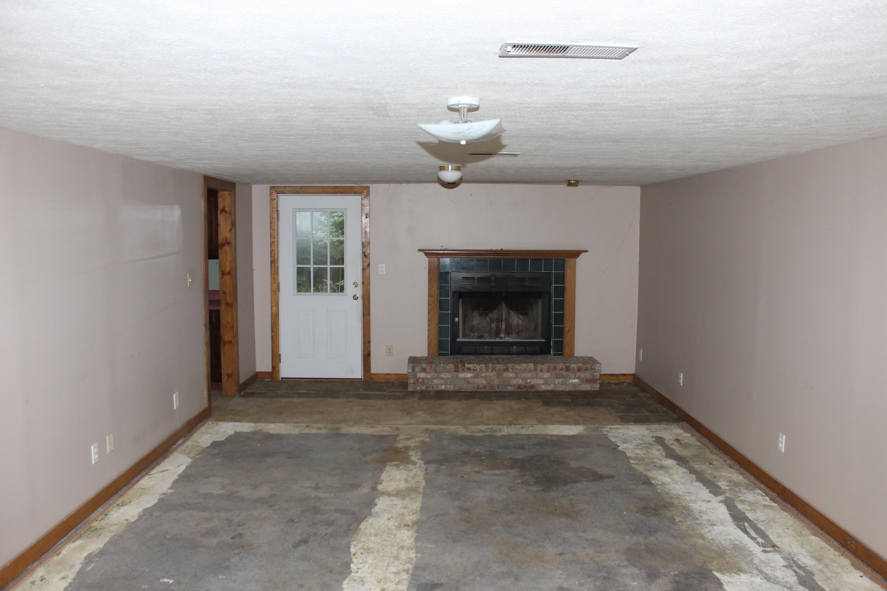 389 Peach Orchard Road Clinton, TN 37716 - Photo 8 of 20 IMG_4535