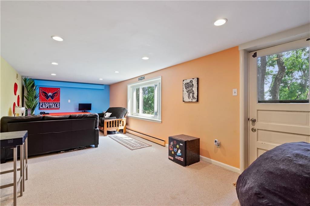 1318 Sky Ridge Drive Pittsburgh, PA 15241 - Photo 25 of 33 a living room with furniture